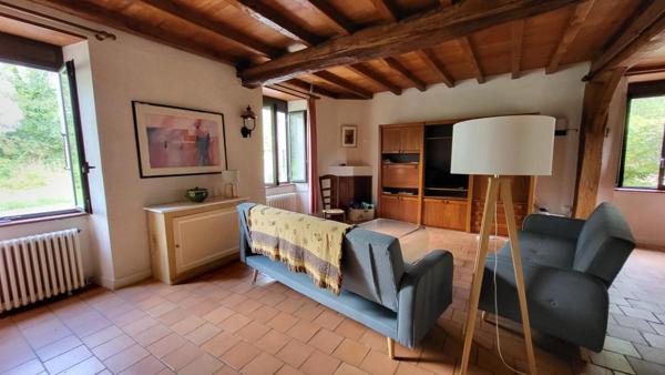 Ancienne fermette : maison  122 m² et grange  420 m² sur parcelle de 3ha environs à la campagne