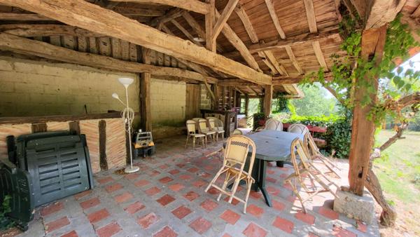 Ancienne fermette : maison  122 m² et grange  420 m² sur parcelle de 3ha environs à la campagne