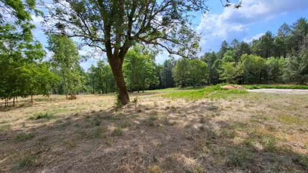 Ancienne fermette : maison  122 m² et grange  420 m² sur parcelle de 3ha environs à la campagne