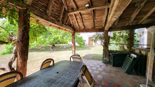 Ancienne fermette : maison  122 m² et grange  420 m² sur parcelle de 3ha environs à la campagne