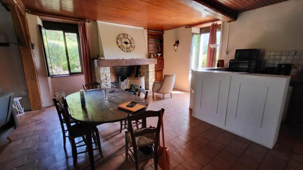 Ancienne fermette : maison  122 m² et grange  420 m² sur parcelle de 3ha environs à la campagne