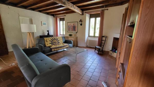 Ancienne fermette : maison  122 m² et grange  420 m² sur parcelle de 3ha environs à la campagne