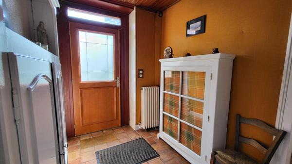 Ancienne fermette : maison  122 m² et grange  420 m² sur parcelle de 3ha environs à la campagne