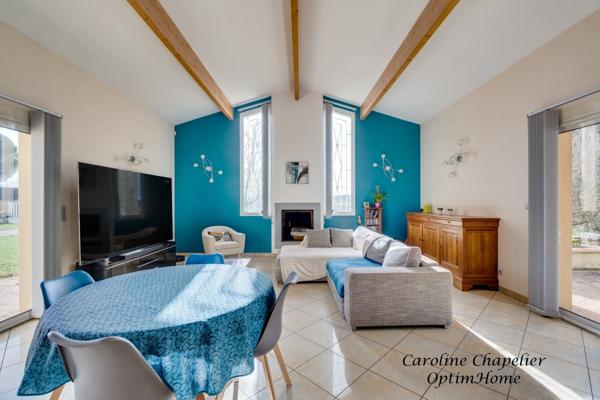 Maison 135m²,  4 chambres, 2 SDE, piscine, garage, panneaux solaires, climatisation, cheminée, isolation combles récente.