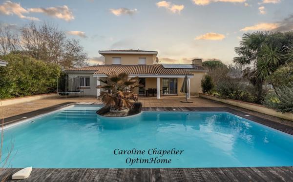 Maison 135m²,  4 chambres, 2 SDE, piscine, garage, panneaux solaires, climatisation, cheminée, isolation combles récente.