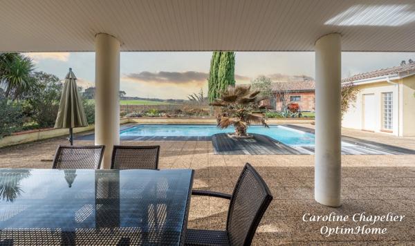 Maison 135m²,  4 chambres, 2 SDE, piscine, garage, panneaux solaires, climatisation, cheminée, isolation combles récente.