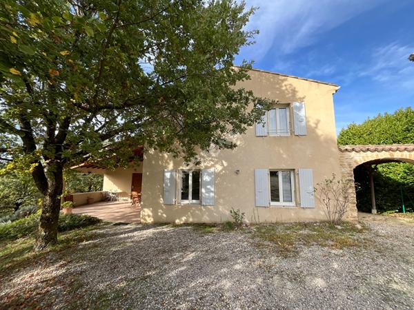 Ensemble de deux logements indépendants sur terrain arboré dans un environnement calme