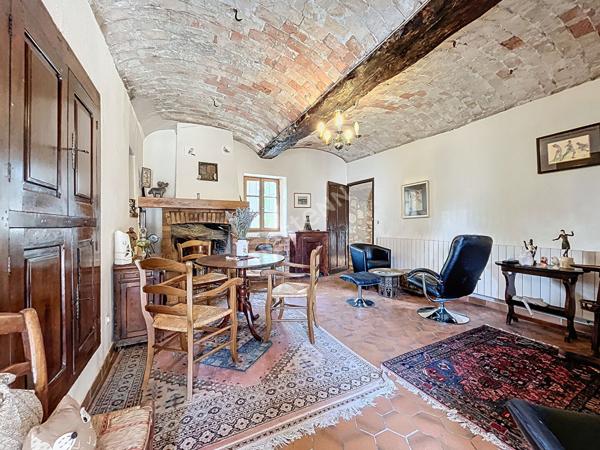 Ensemble de deux logements indépendants sur terrain arboré dans un environnement calme