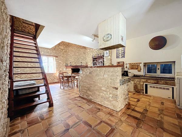 Ensemble de deux logements indépendants sur terrain arboré dans un environnement calme