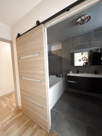 CHATILLON SUR SEINE :Appartement moderne de 130m² proche du centre ville au cœur de la nature sur 2 hectares  Châtillon-sur-Seine (21400)