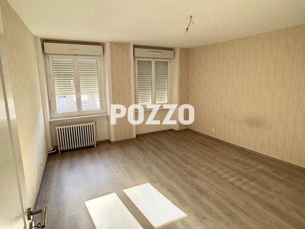 A VENDRE - IMMEUBLE en monopropriété 177m² - Centre-ville de Saint-Hilaire-du-Harcouët SAINT HILAIRE DU HARCOUET