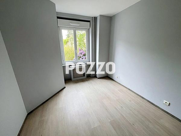 A VENDRE - IMMEUBLE en monopropriété 177m² - Centre-ville de Saint-Hilaire-du-Harcouët SAINT HILAIRE DU HARCOUET