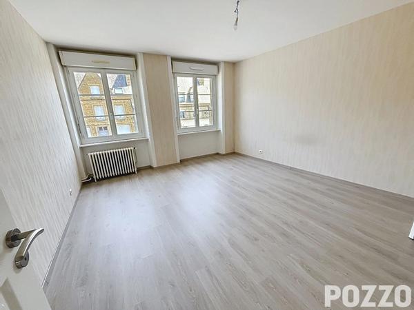 A VENDRE - IMMEUBLE en monopropriété 177m² - Centre-ville de Saint-Hilaire-du-Harcouët SAINT HILAIRE DU HARCOUET