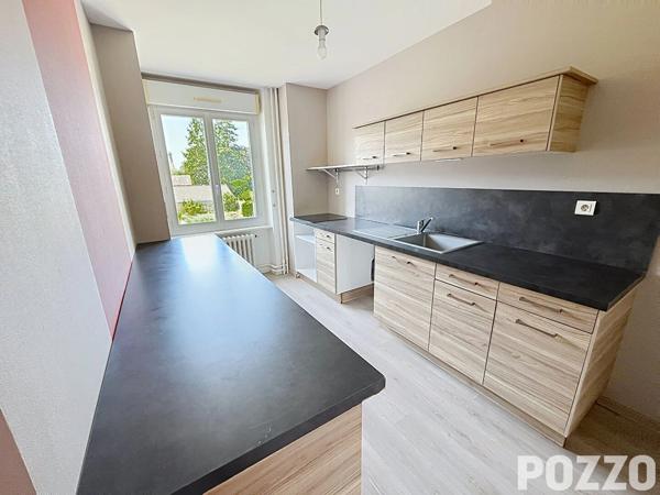 A VENDRE - IMMEUBLE en monopropriété 177m² - Centre-ville de Saint-Hilaire-du-Harcouët SAINT HILAIRE DU HARCOUET