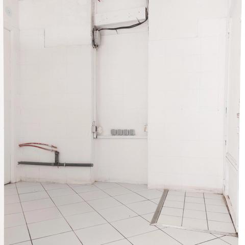 Local/bureau à vendre MONTAUBAN (82) avec vitrine et deux entrées, espace sanitaire.