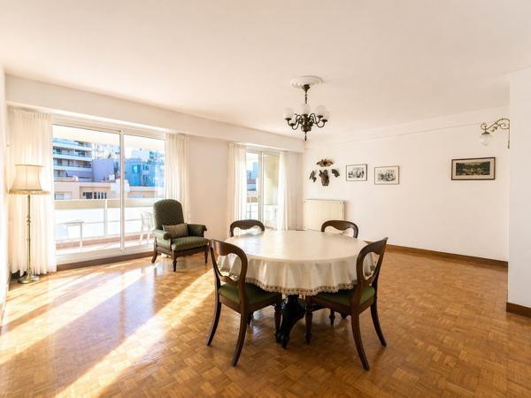 Marseille (13005) APPARTEMENT BOURGEOIS 4 PIECES 89M2 AVEC TERRASSE LE CAMAS