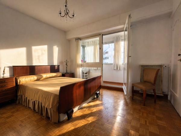 Marseille (13005) APPARTEMENT BOURGEOIS 4 PIECES 89M2 AVEC TERRASSE LE CAMAS