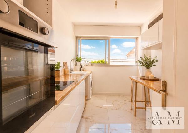 Appartement Coup de coeur ! T4 de 84 m² traversant et très lumineux, proche des commodités, cave de 6 m² et garage en sus