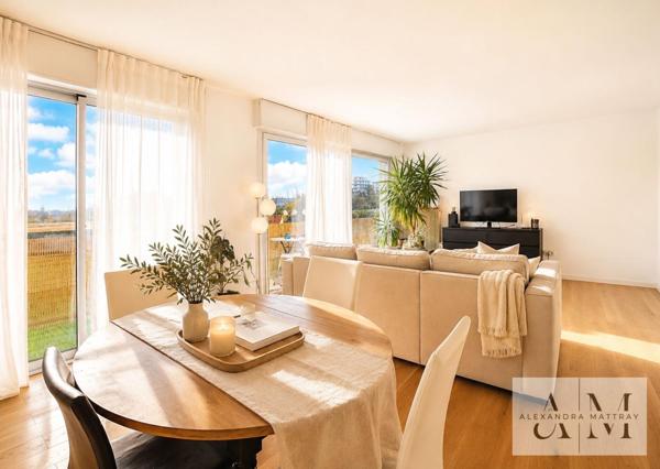 Appartement Coup de coeur ! T4 de 84 m² traversant et très lumineux, proche des commodités, cave de 6 m² et garage en sus