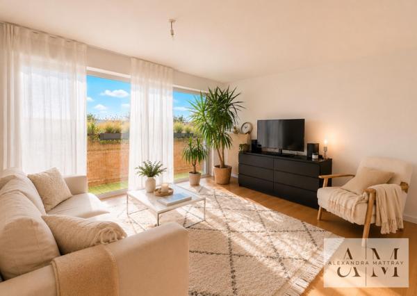 Appartement Coup de coeur ! T4 de 84 m² traversant et très lumineux, proche des commodités, cave de 6 m² et garage en sus
