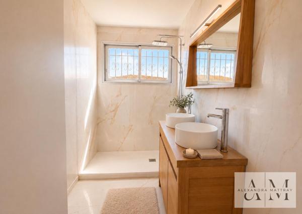Appartement Coup de coeur ! T4 de 84 m² traversant et très lumineux, proche des commodités, cave de 6 m² et garage en sus