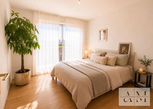 Appartement Coup de coeur ! T4 de 84 m² traversant et très lumineux, proche des commodités, cave de 6 m² et garage en sus