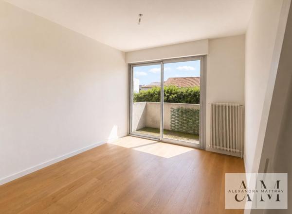 Appartement Coup de coeur ! T4 de 84 m² traversant et très lumineux, proche des commodités, cave de 6 m² et garage en sus