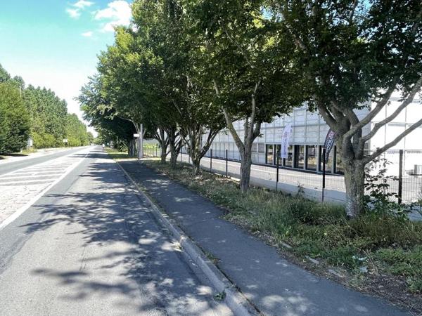 Entrepôt à Louer à SECLIN 10010 € *