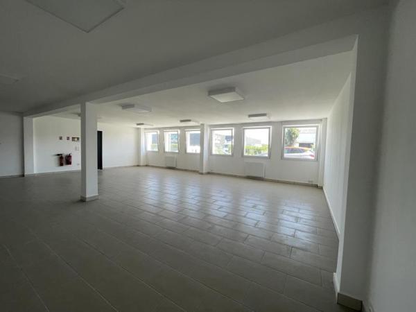 Entrepôt à Louer à SECLIN 10010 € *