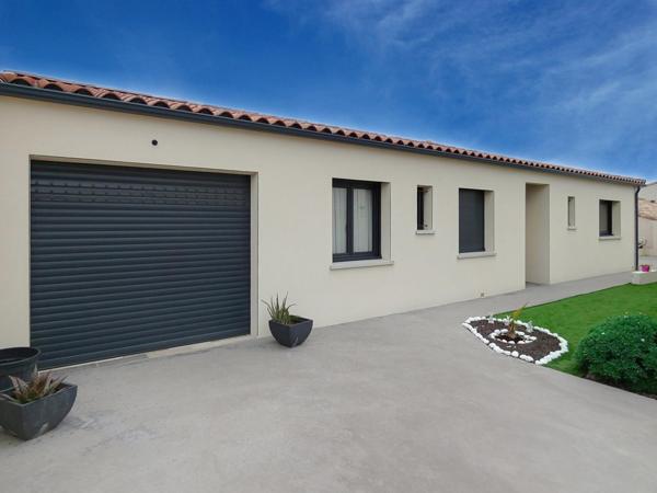 Villa plain pied 125 m² sur terrain 450 m² avec piscine