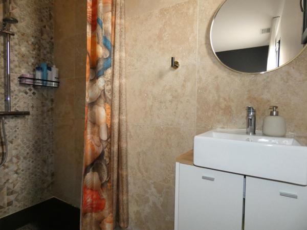 Villa plain pied 125 m² sur terrain 450 m² avec piscine