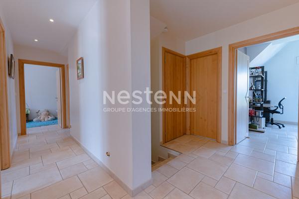 Nestenn Igny - Maison familiale 250 m² Palaiseau (Pileu) - 6 chambres - Séjour 57 m² sud - DPE B - Pompe à chaleur - Sous-sol total - Garage 4 voitures - Proche RER, Saclay et Vélizy