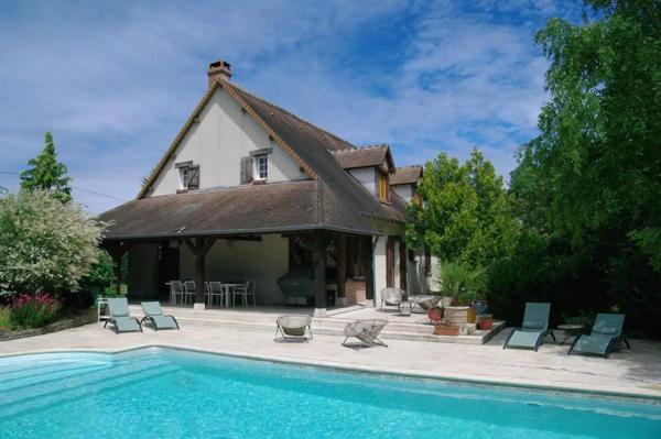 Maison de caractère 270 m² avec piscine – Fort rendement locatif – Châteaux de la Loire
