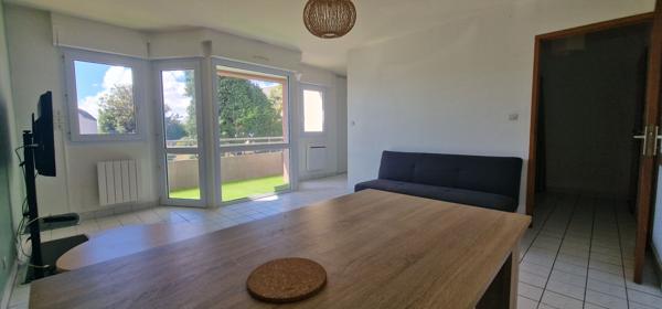 T2 meublé en rez-de-chaussée avec balcon, parking et cave, Centre-bourg de Guipavas