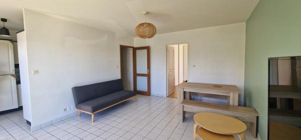 T2 meublé en rez-de-chaussée avec balcon, parking et cave, Centre-bourg de Guipavas