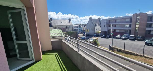 T2 meublé en rez-de-chaussée avec balcon, parking et cave, Centre-bourg de Guipavas