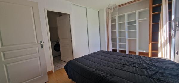 T2 meublé en rez-de-chaussée avec balcon, parking et cave, Centre-bourg de Guipavas