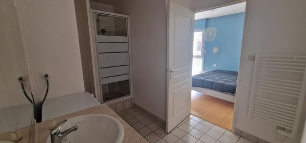 T2 meublé en rez-de-chaussée avec balcon, parking et cave, Centre-bourg de Guipavas
