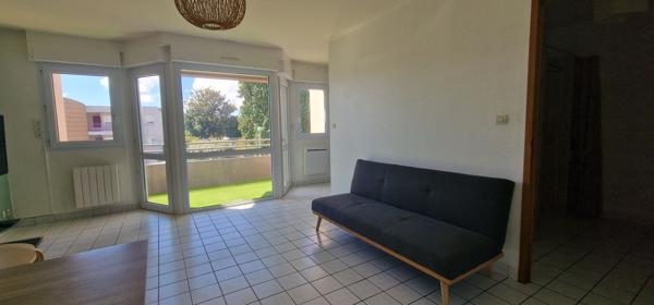 T2 meublé en rez-de-chaussée avec balcon, parking et cave, Centre-bourg de Guipavas