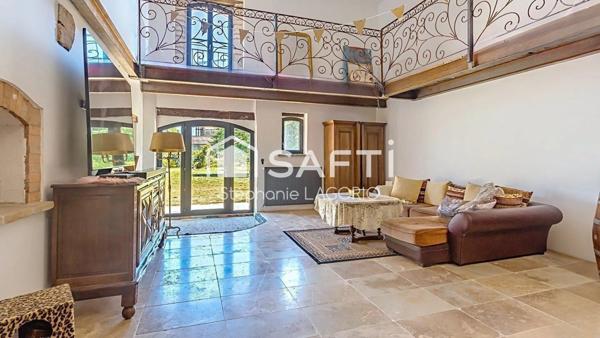 Ancienne métairie rénovée – Volumes, charme & nature à 10 min de Grenade