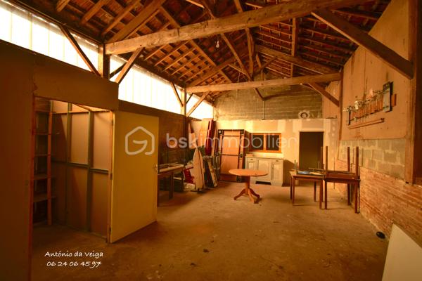 Local d activites de 176 m²