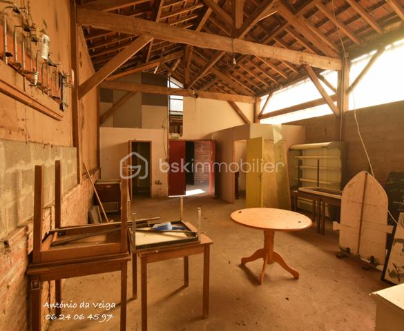 Local d activites de 176 m²