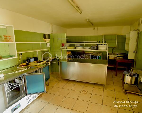 Local d activites de 176 m²