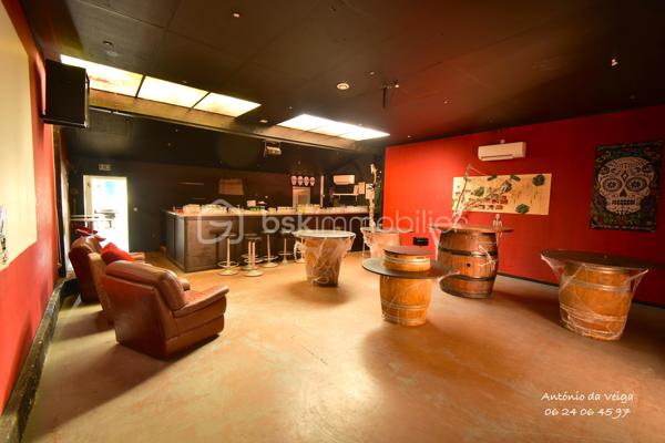 Local d activites de 176 m²