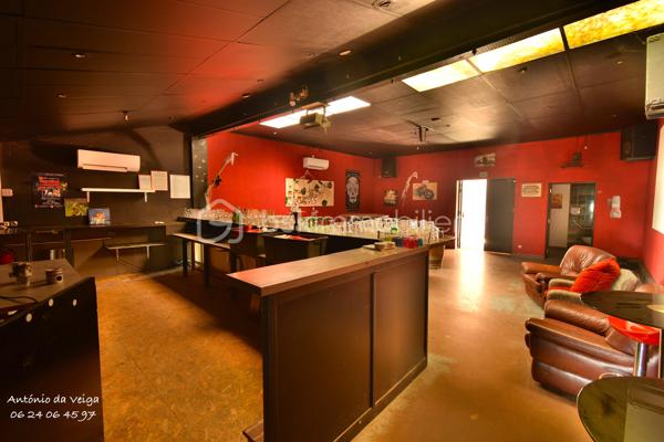 Local d activites de 176 m²