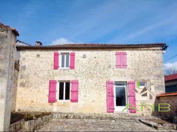 Maison en pierre à la campagne