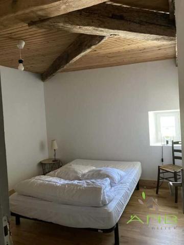 Maison en pierre à la campagne