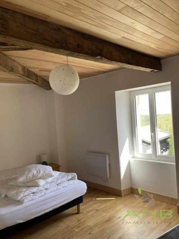 Maison en pierre à la campagne