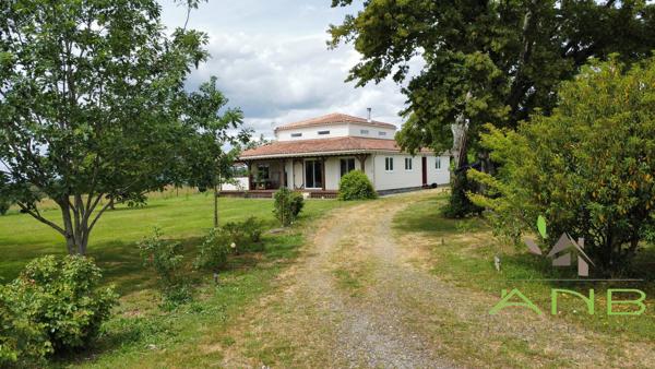 🏡 Maison contemporaine de 2009 – Vue panoramique – Secteur Montbron