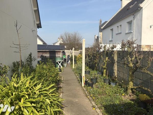 2394 - MAISON DE PLAIN PIED AVEC DEUX CHAMBRES - JARDIN DE 522M² AVEC GARAGE
